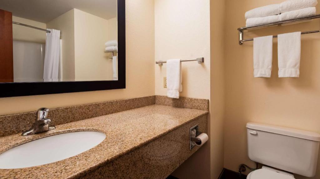 Best Western Nittany Inn Milroy Exterior photo