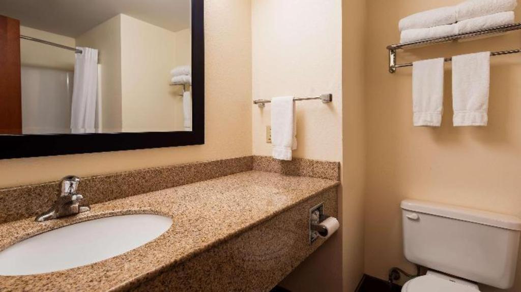 Best Western Nittany Inn Milroy Exterior photo